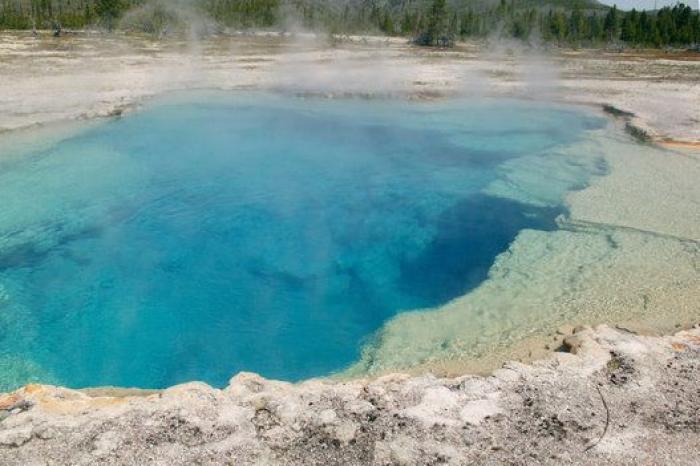 "No hay restos que recuperar" del joven que se cayó en un géiser en Yellowstone
