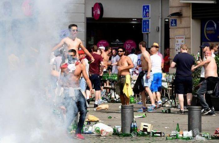 Francia confirma la deportación de 'hooligans' tras los enfrentamientos de Marsella