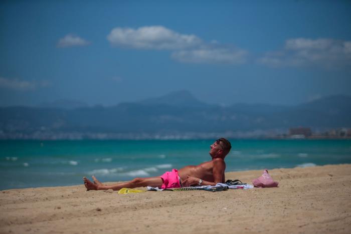 Se mantienen las muertes, suben los contagios