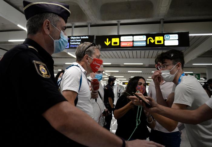 Se mantienen las muertes, suben los contagios