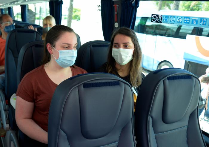 Se mantienen las muertes, suben los contagios