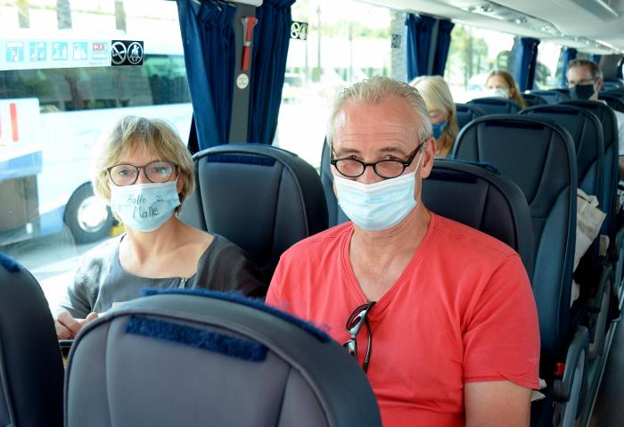 Se mantienen las muertes, suben los contagios