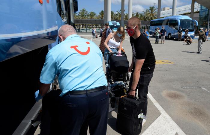 Se mantienen las muertes, suben los contagios