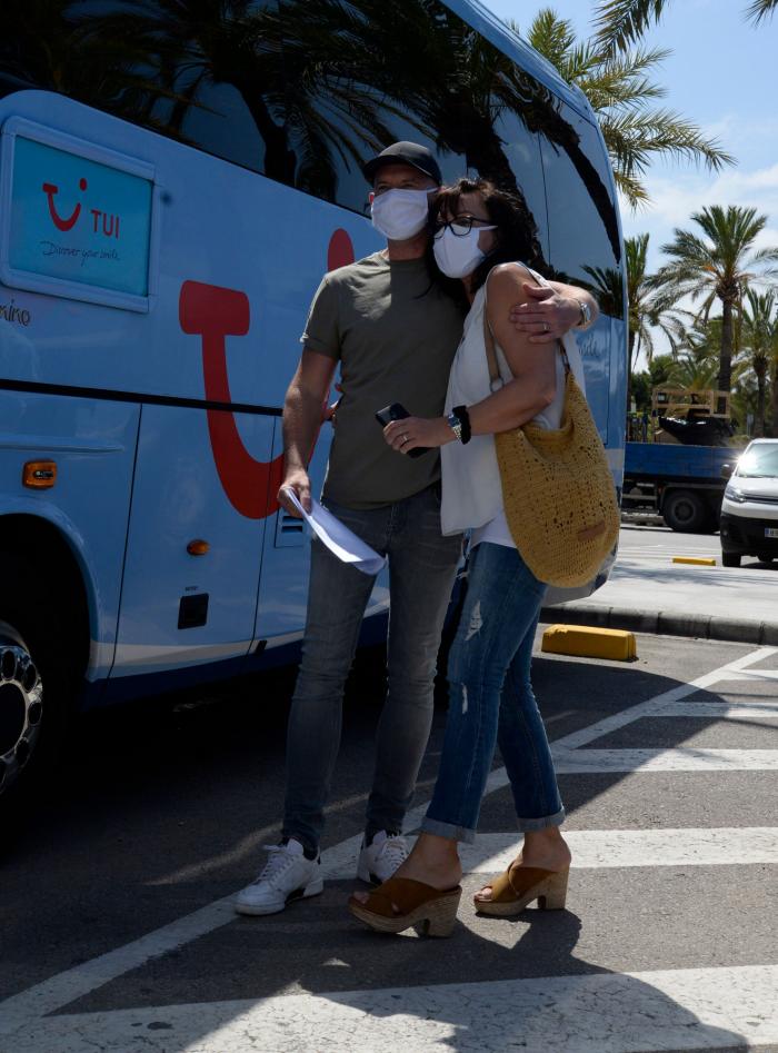 Se mantienen las muertes, suben los contagios