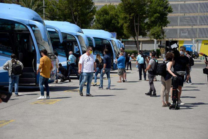 Se mantienen las muertes, suben los contagios