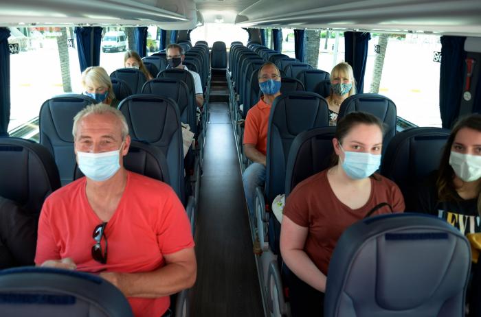 Se mantienen las muertes, suben los contagios