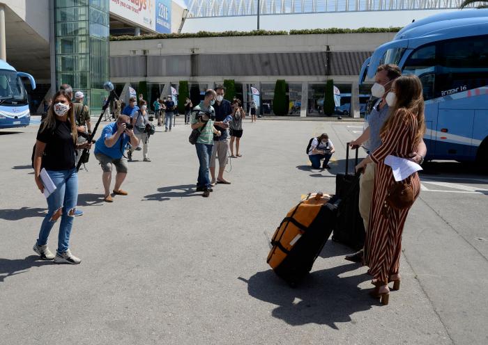 Se mantienen las muertes, suben los contagios