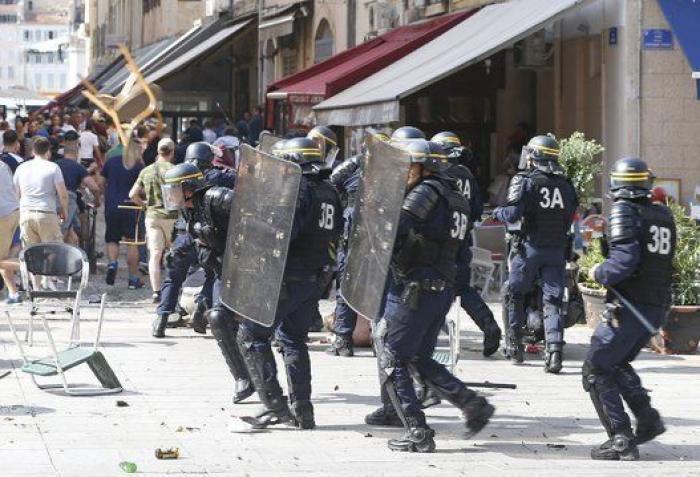 Francia confirma la deportación de 'hooligans' tras los enfrentamientos de Marsella