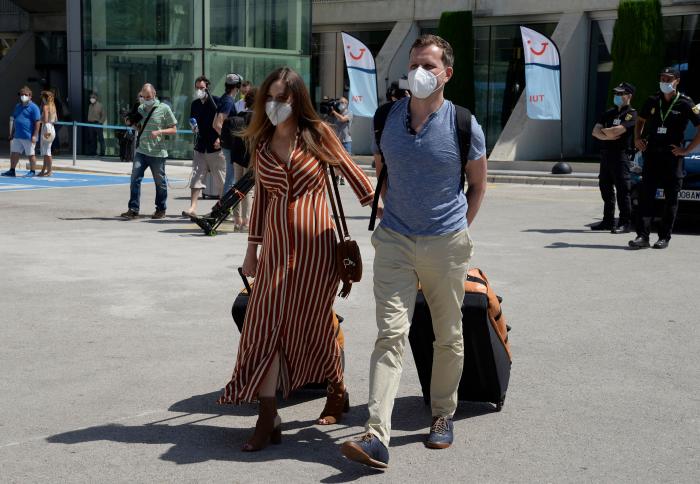 Se mantienen las muertes, suben los contagios