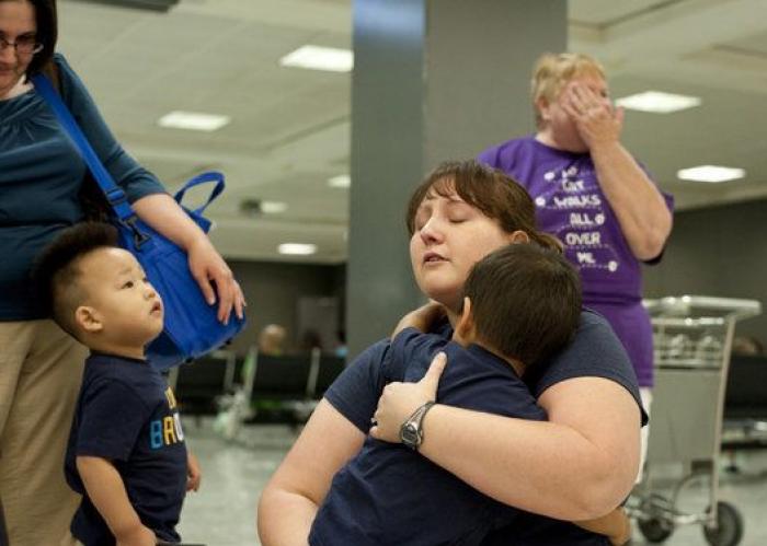 Fraude, trata y robo: Países Bajos suspende las adopciones internacionales por irregularidades