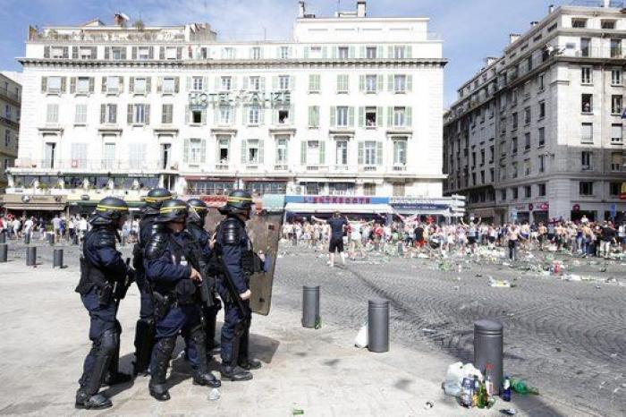 Francia confirma la deportación de 'hooligans' tras los enfrentamientos de Marsella