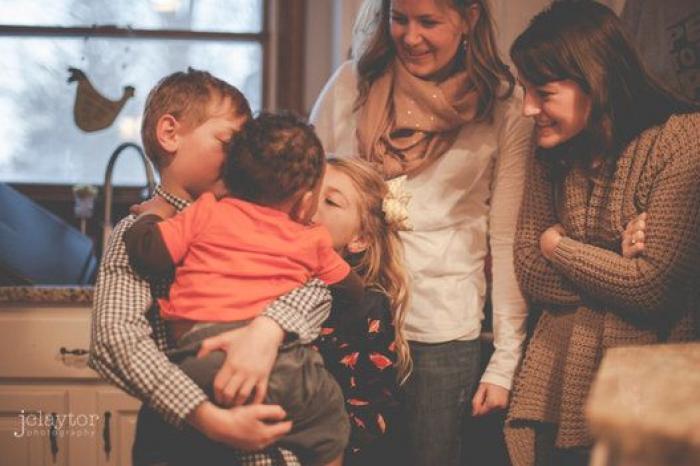 Fraude, trata y robo: Países Bajos suspende las adopciones internacionales por irregularidades