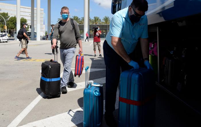 Se mantienen las muertes, suben los contagios