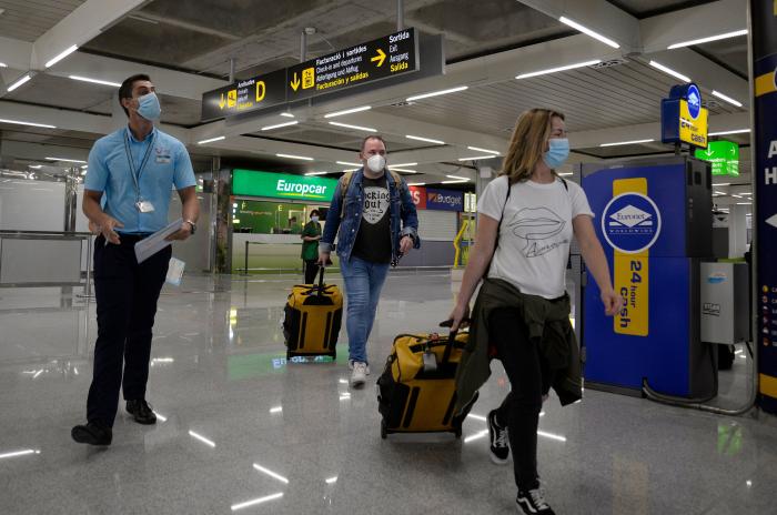 Se mantienen las muertes, suben los contagios