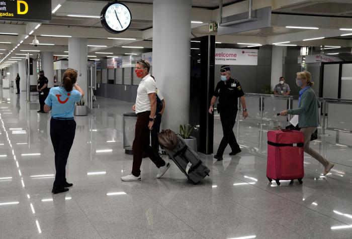 Se mantienen las muertes, suben los contagios