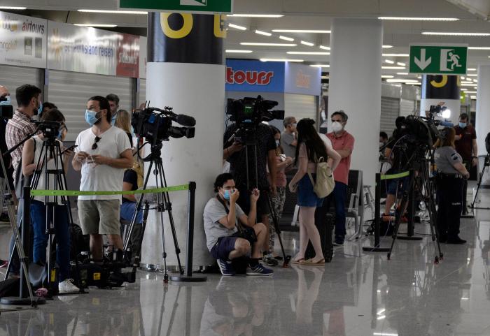 Se mantienen las muertes, suben los contagios