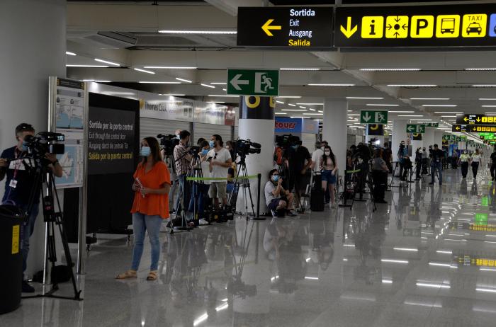 Se mantienen las muertes, suben los contagios