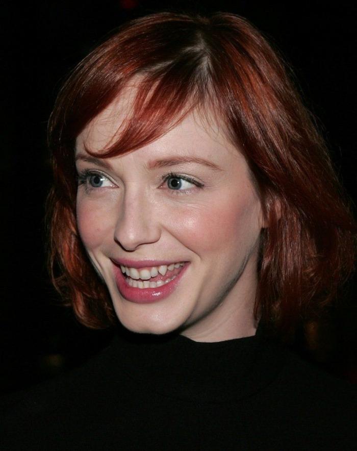 Pérez Reverte indigna en Twitter por su columna sobre Christina Hendricks: "Ya saben. La de las tetas grandes"