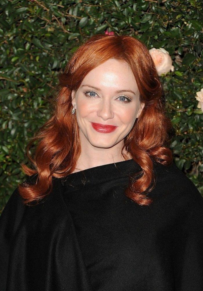 Pérez Reverte indigna en Twitter por su columna sobre Christina Hendricks: "Ya saben. La de las tetas grandes"