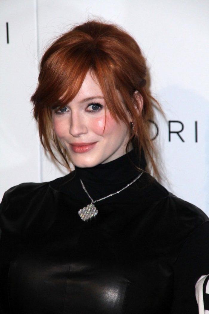 Pérez Reverte indigna en Twitter por su columna sobre Christina Hendricks: "Ya saben. La de las tetas grandes"