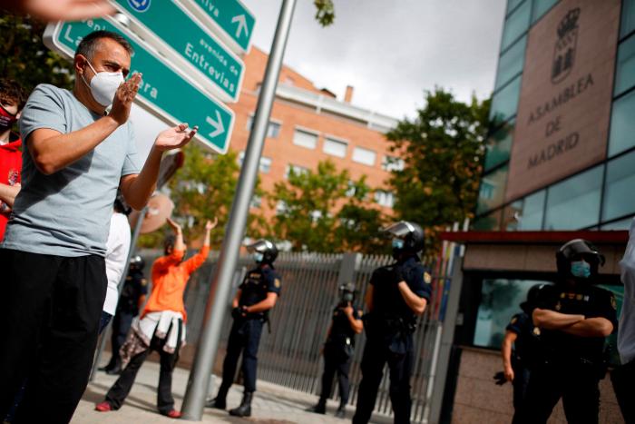 Los vecinos de Vallecas vuelven a protestar contra las políticas "irresponsables de la segregación" de Ayuso