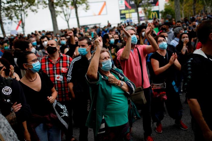 Los vecinos de Vallecas vuelven a protestar contra las políticas "irresponsables de la segregación" de Ayuso