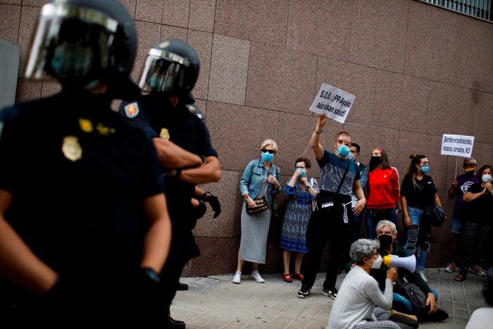 Los vecinos de Vallecas vuelven a protestar contra las políticas "irresponsables de la segregación" de Ayuso
