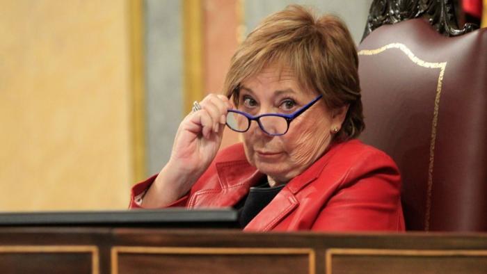A Celia Villalobos le preguntan por el espionaje y aprovecha para mandar este 'recado' a Joan Baldoví