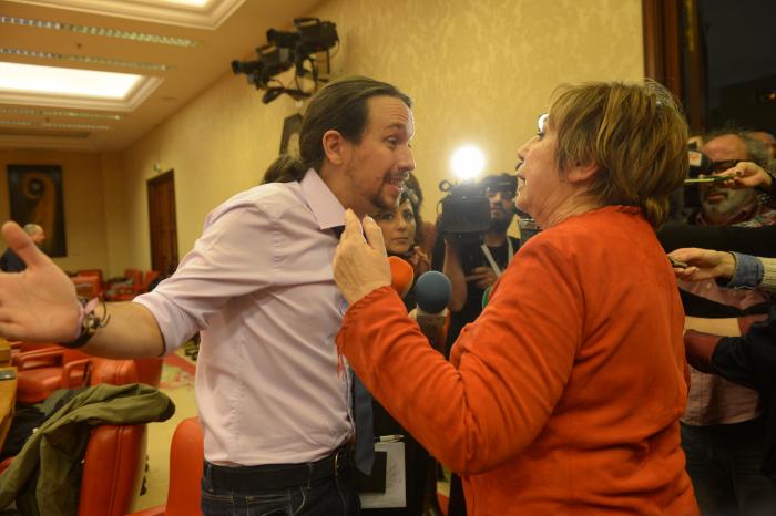 A Celia Villalobos le preguntan por el espionaje y aprovecha para mandar este 'recado' a Joan Baldoví