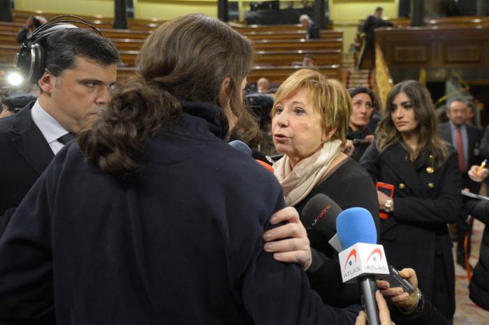 A Celia Villalobos le preguntan por el espionaje y aprovecha para mandar este 'recado' a Joan Baldoví