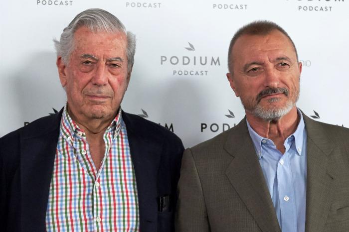 La lección de una madre a una hija que presenció Pérez-Reverte y que está arrasando en Twitter