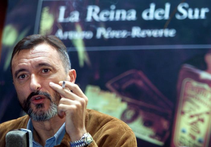 La lección de una madre a una hija que presenció Pérez-Reverte y que está arrasando en Twitter