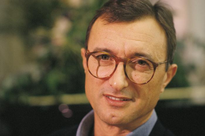 La lección de una madre a una hija que presenció Pérez-Reverte y que está arrasando en Twitter