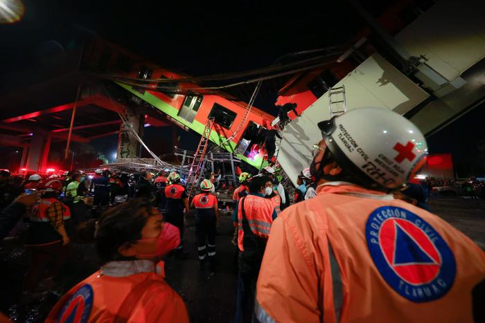 Al menos 15 muertos y 70 heridos al hundirse una vía elevada de metro en Ciudad de México