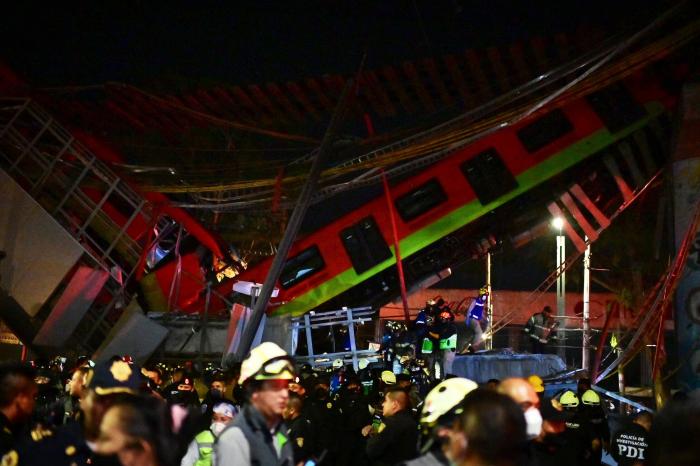 Al menos 15 muertos y 70 heridos al hundirse una vía elevada de metro en Ciudad de México