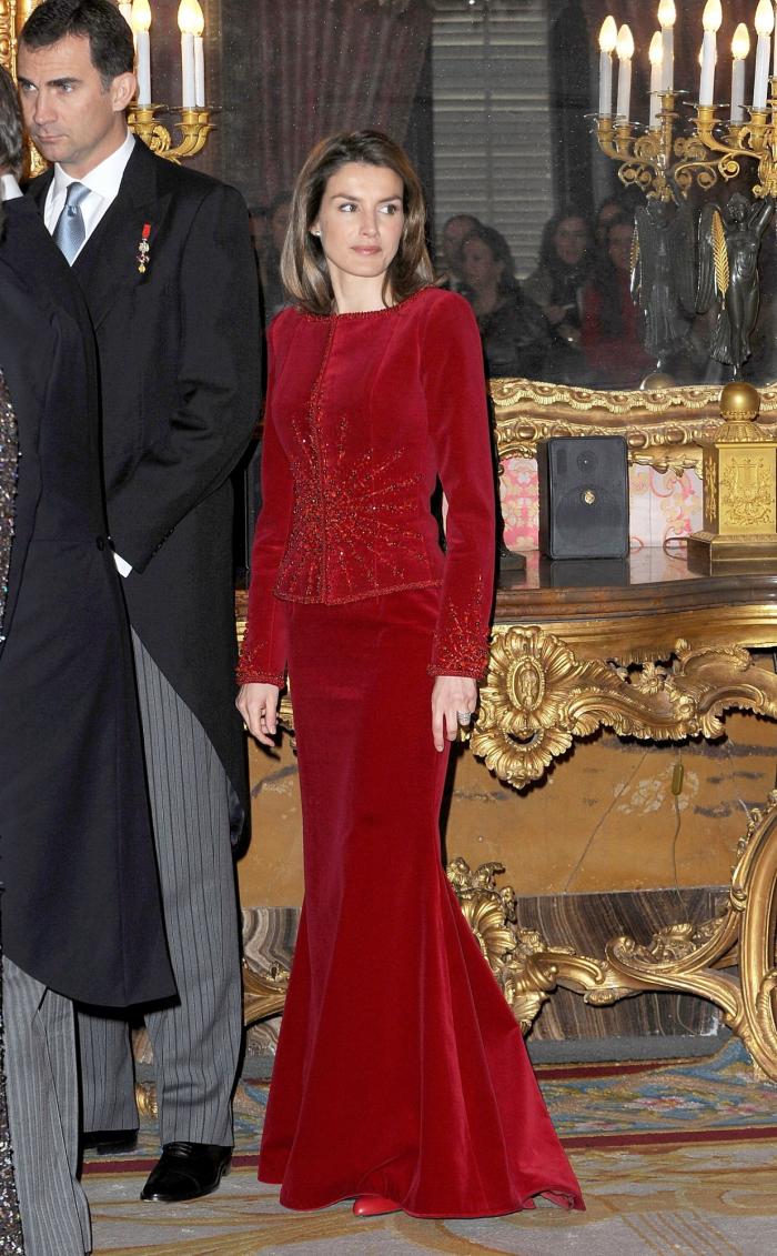 El mensaje detrás del último vestido rojo de Letizia