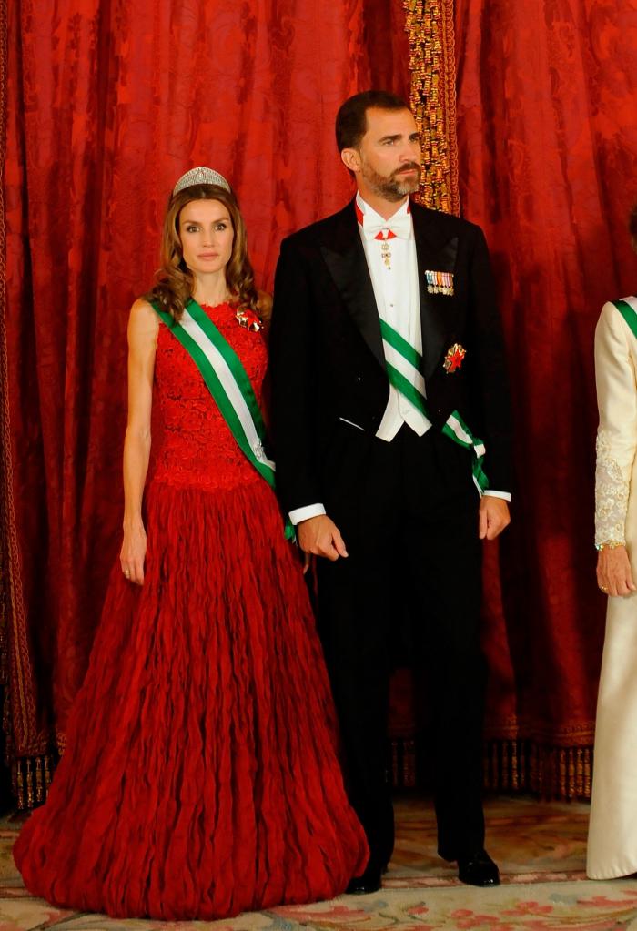 El mensaje detrás del último vestido rojo de Letizia