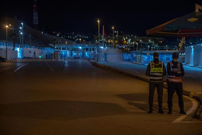 Medio millar de migrantes acceden a España tras un salto masivo a la valla de Melilla