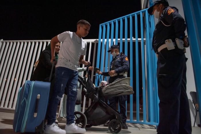 Medio millar de migrantes acceden a España tras un salto masivo a la valla de Melilla