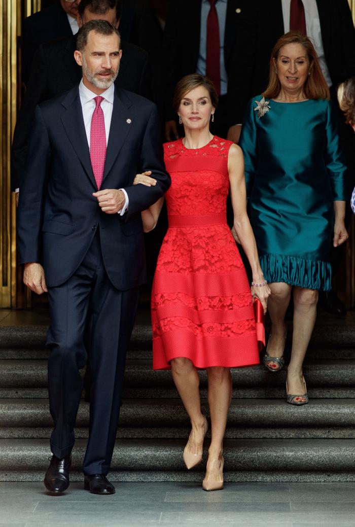 El mensaje detrás del último vestido rojo de Letizia