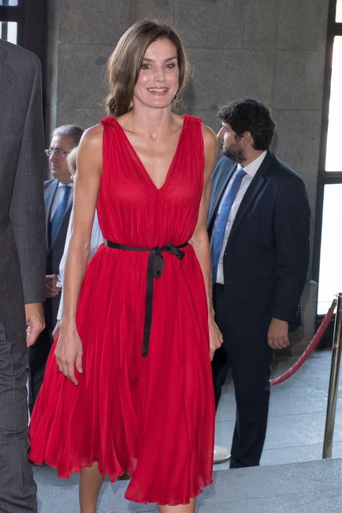 El mensaje detrás del último vestido rojo de Letizia