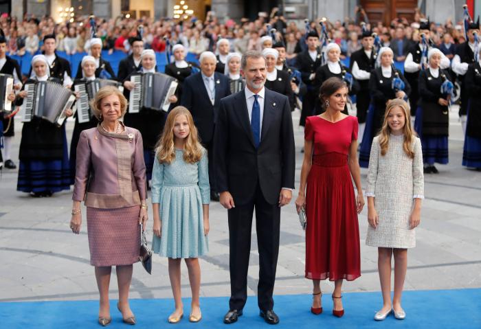 El mensaje detrás del último vestido rojo de Letizia