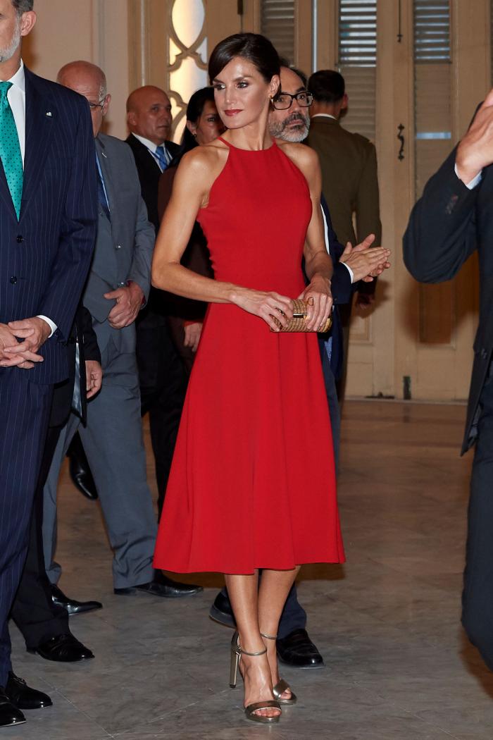 El mensaje detrás del último vestido rojo de Letizia