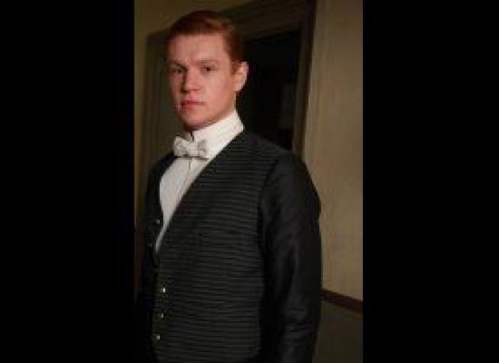 Los actores de 'Downton Abbey' se ríen del gazapo de la botella de agua