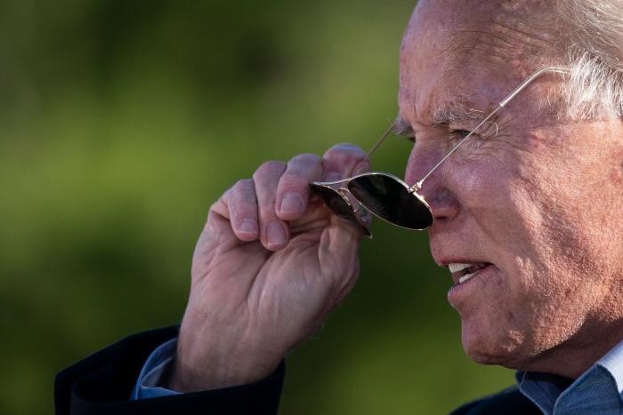 Biden habla con Macron y reconoce un error en la gestión del acuerdo de los submarinos