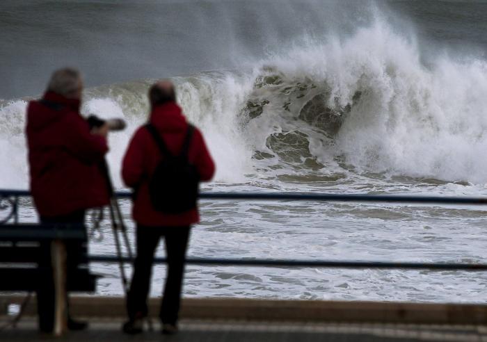 Un total de 26 provincias, en alerta por vientos de 140 km/h, oleaje, nevadas y frío