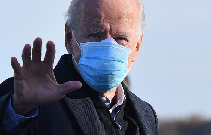 Biden habla con Macron y reconoce un error en la gestión del acuerdo de los submarinos