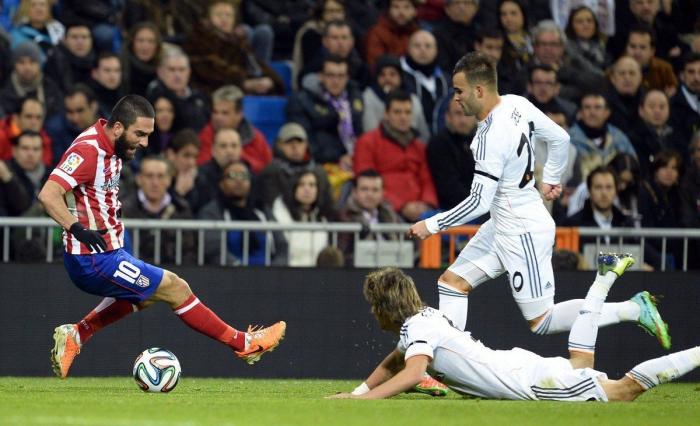 El Madrid sentencia al Atlético entre patadas (3-0)