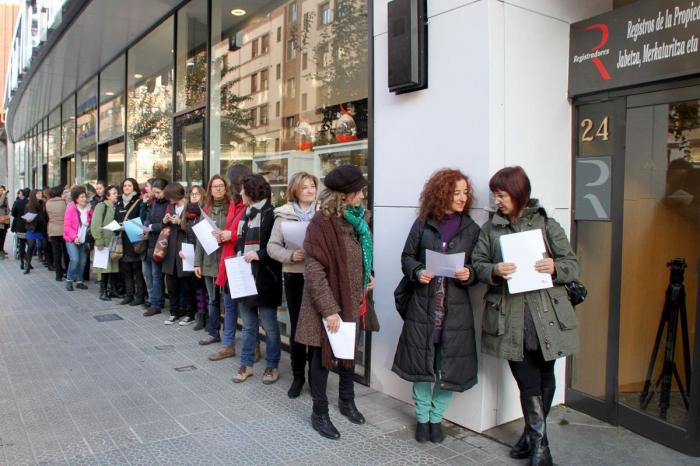 Mi cuerpo es mío... literalmente: mujeres registran sus cuerpos en el Registro Mercantil en una acción artística