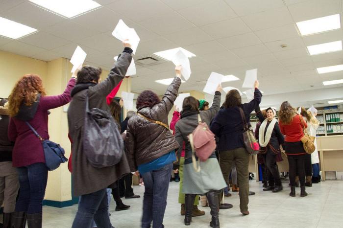Mi cuerpo es mío... literalmente: mujeres registran sus cuerpos en el Registro Mercantil en una acción artística
